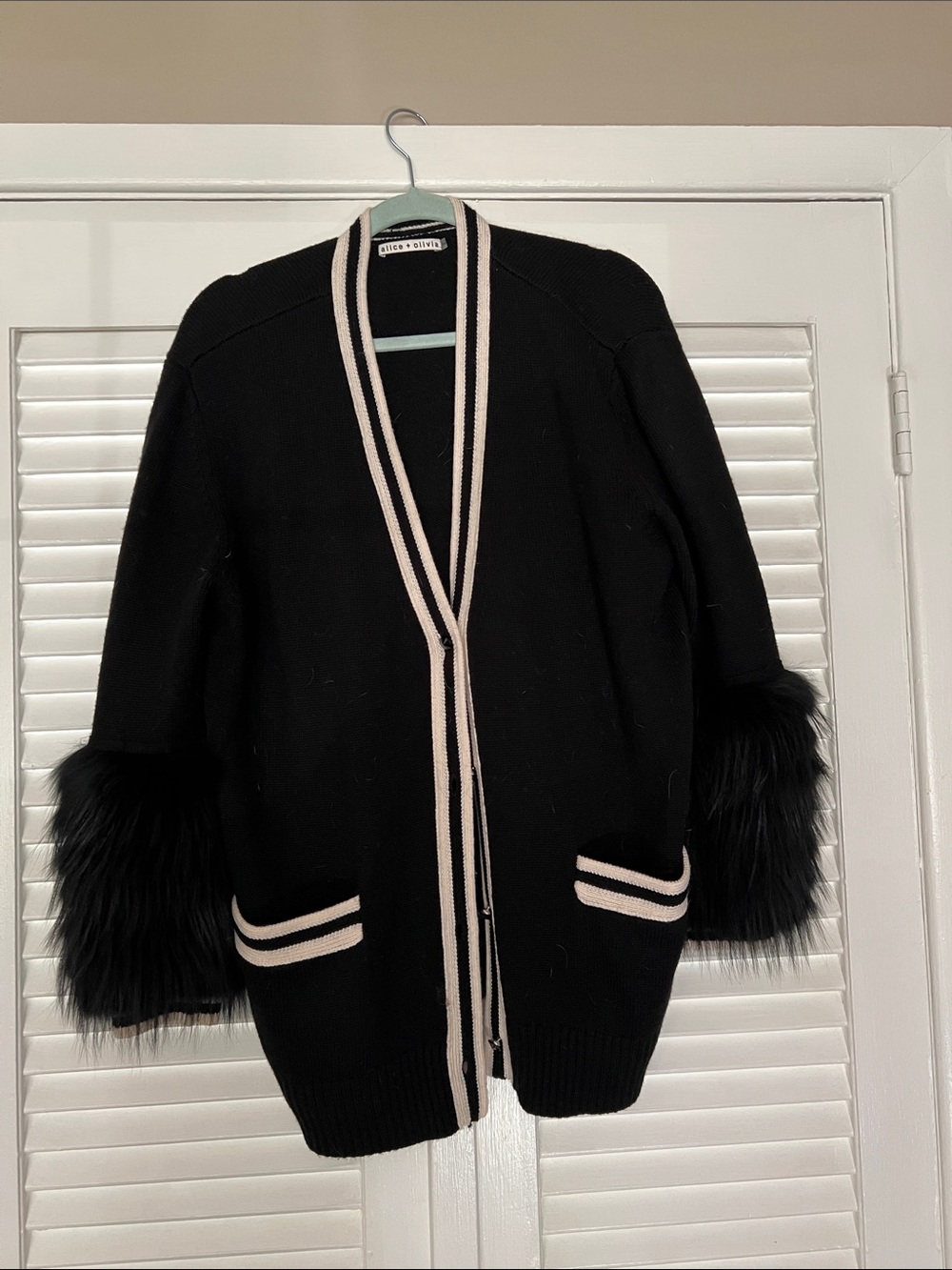 Women’s Alice + Olivia black cardigan